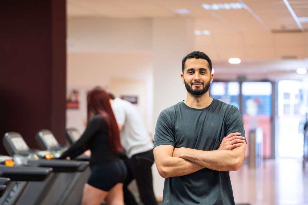 Relaxed man in the gym.